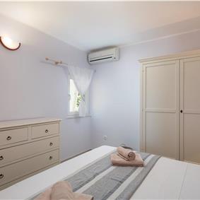 4 Bedroom Villa with Pool near Milna, Brac Island Sleeps 8 